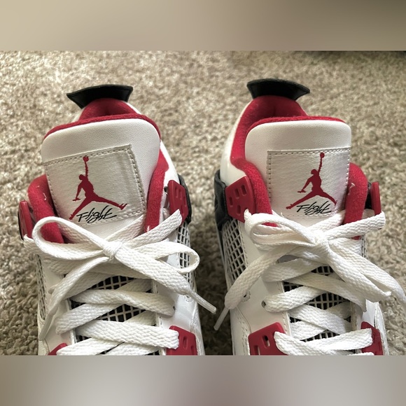 Air Jordan 4 Retro “Fire Red” GS - Picture 4 of 10